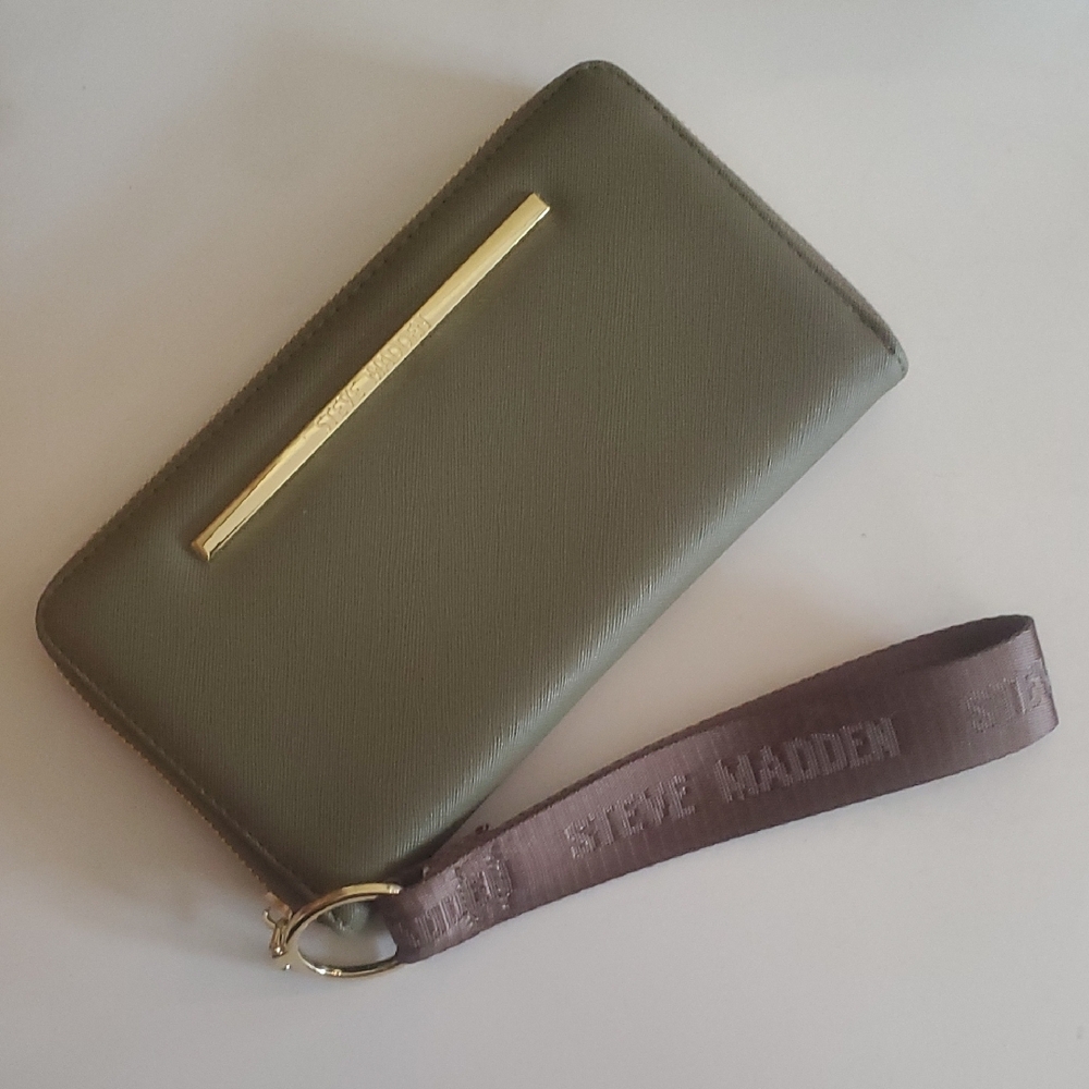 Steve Madden Olive Green Zip Around Wristlet Wallet | NWOT